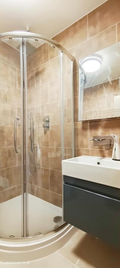 First Floor Flat 1 Northwood Leilighet London Eksteriør bilde